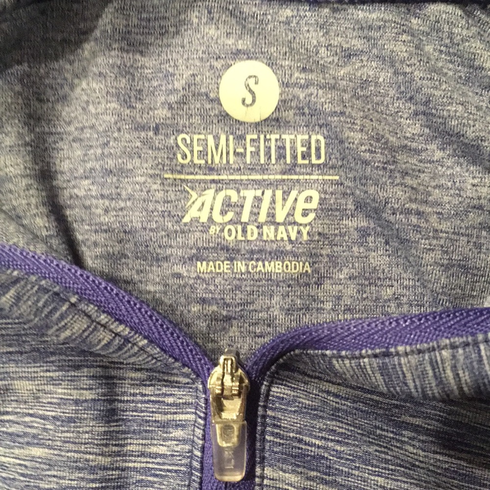 Old Navy Semi Fitted Half-Zip - Picture 3 of 3